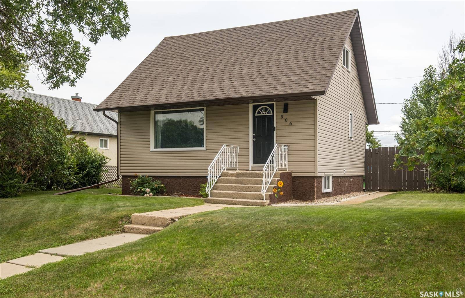906 1st STREET E, Prince Albert, SK S6V 0C4