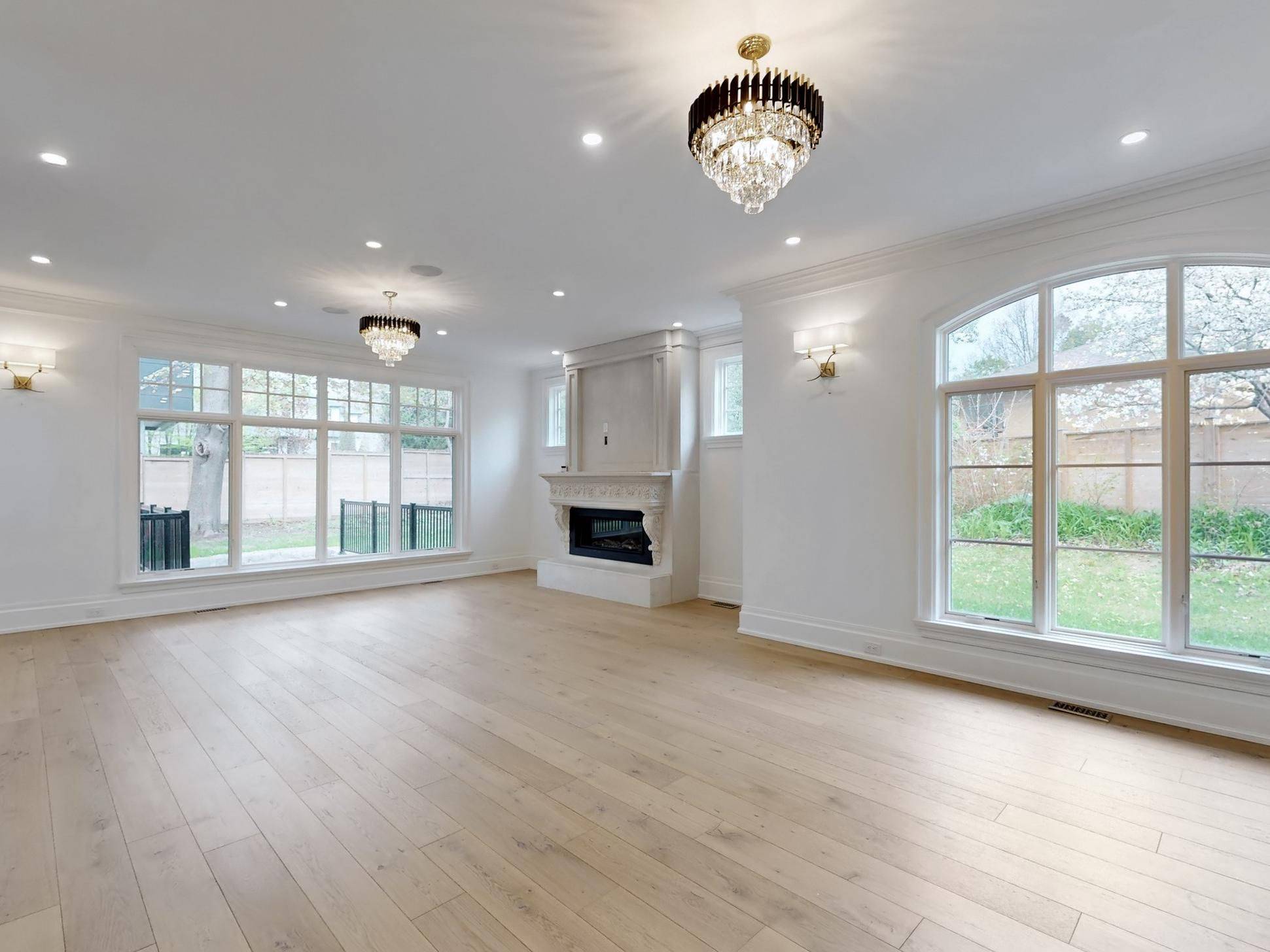 Oakville, ON L6L 1E7,1257 Lakeshore RD W