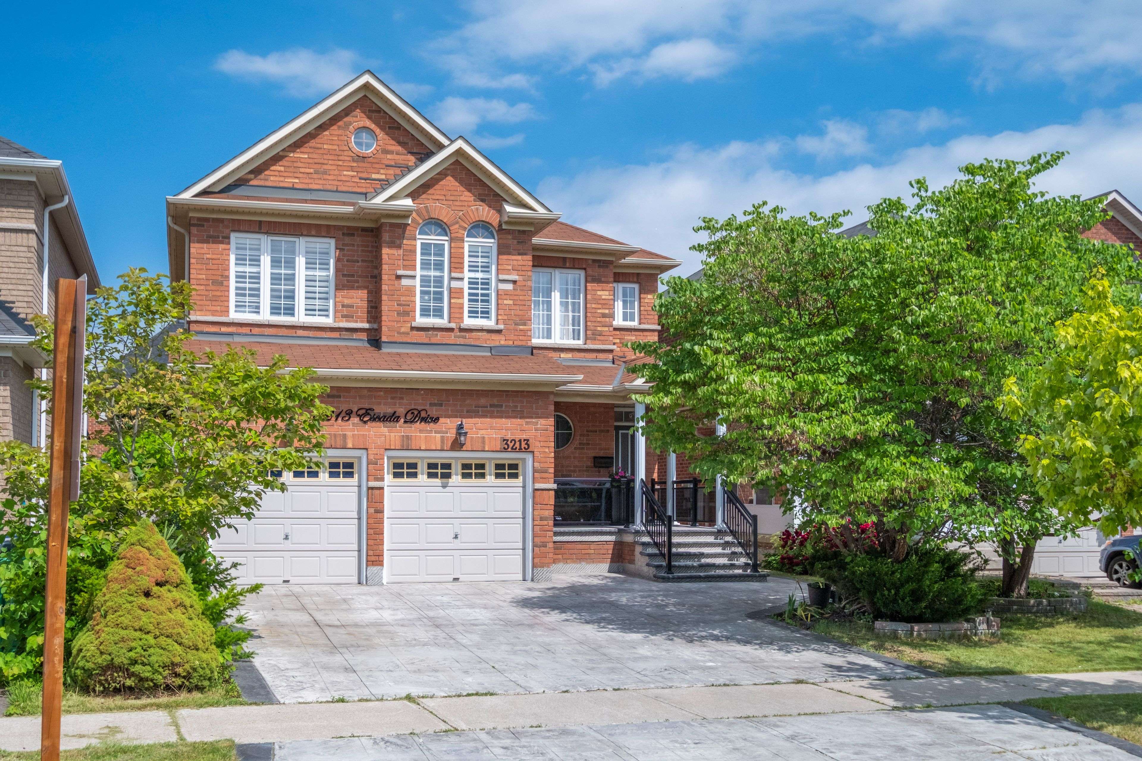 Mississauga, ON L5M 7V6,3213 Escada DR