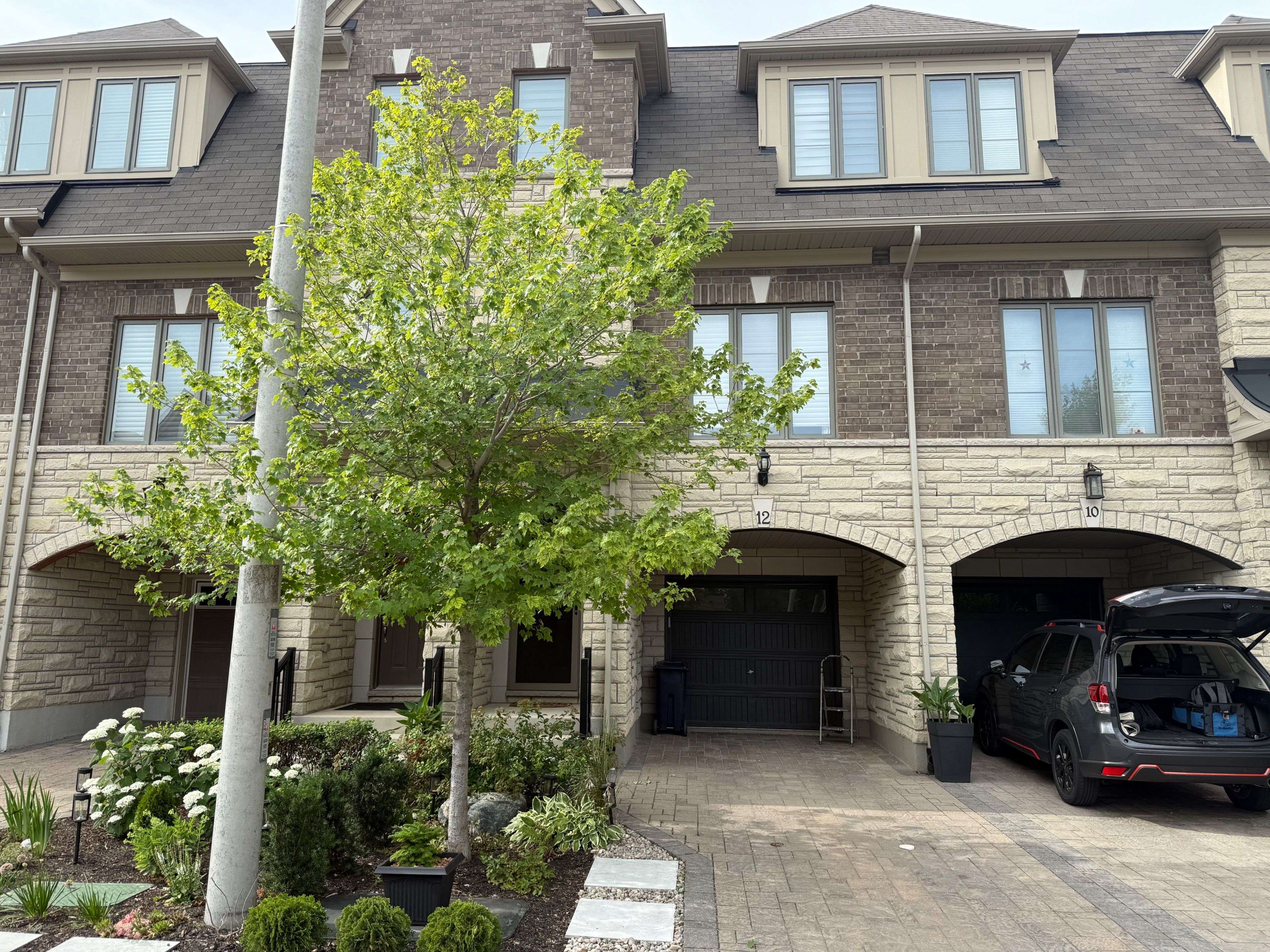 12 Dryden WAY, Toronto W09, ON M9R 0B2