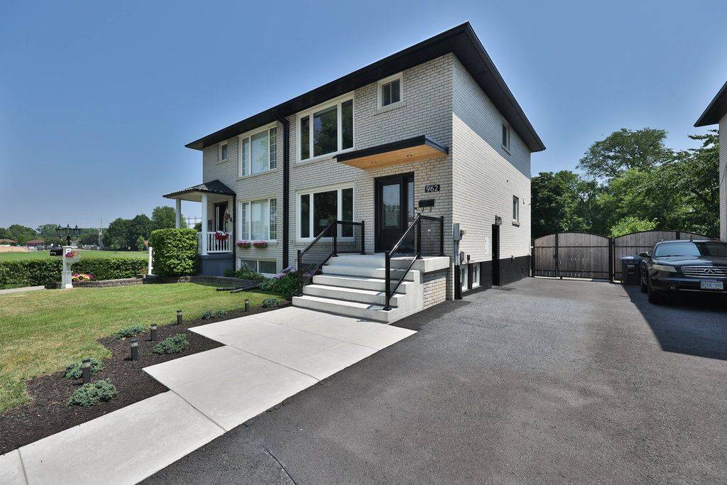 962 Eighth ST, Mississauga, ON L5E 1R5