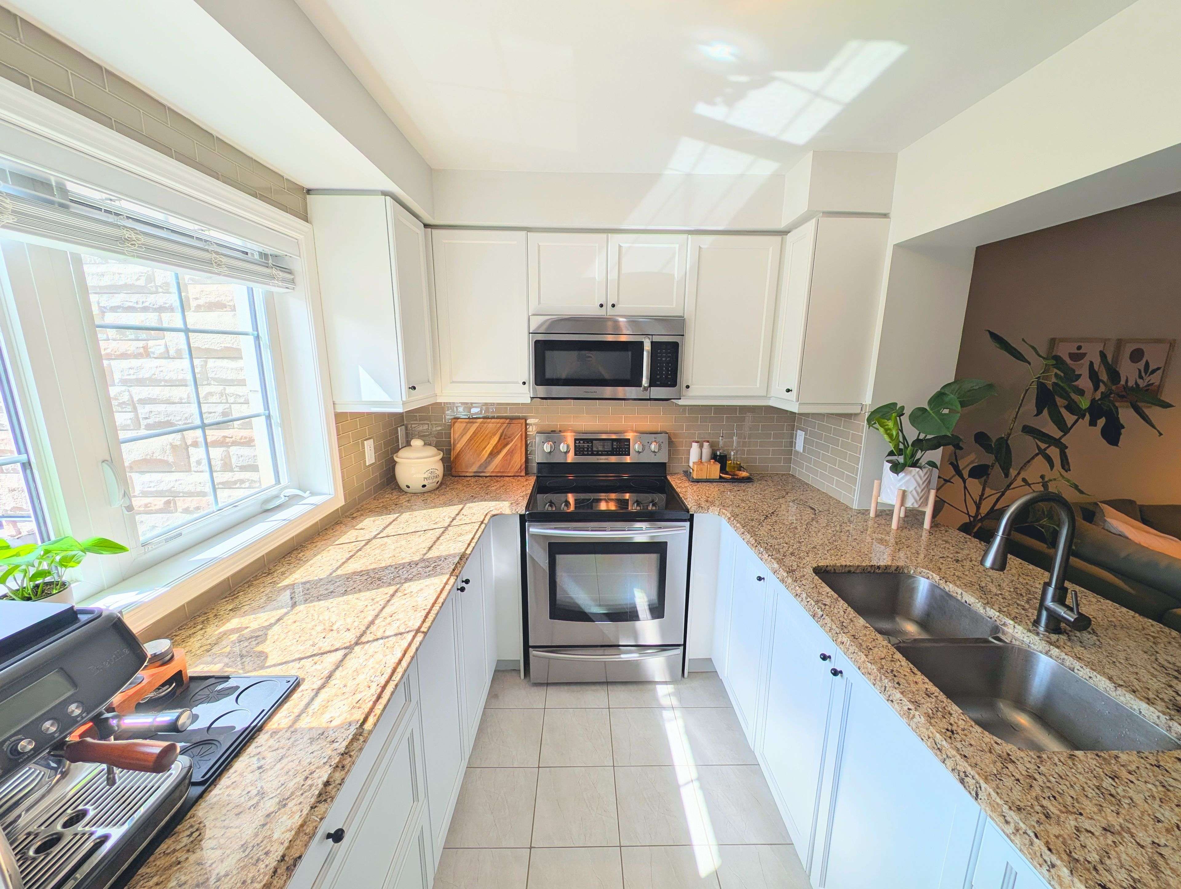 Oakville, ON L6M 0V5,301 ELLEN DAVIDSON DR
