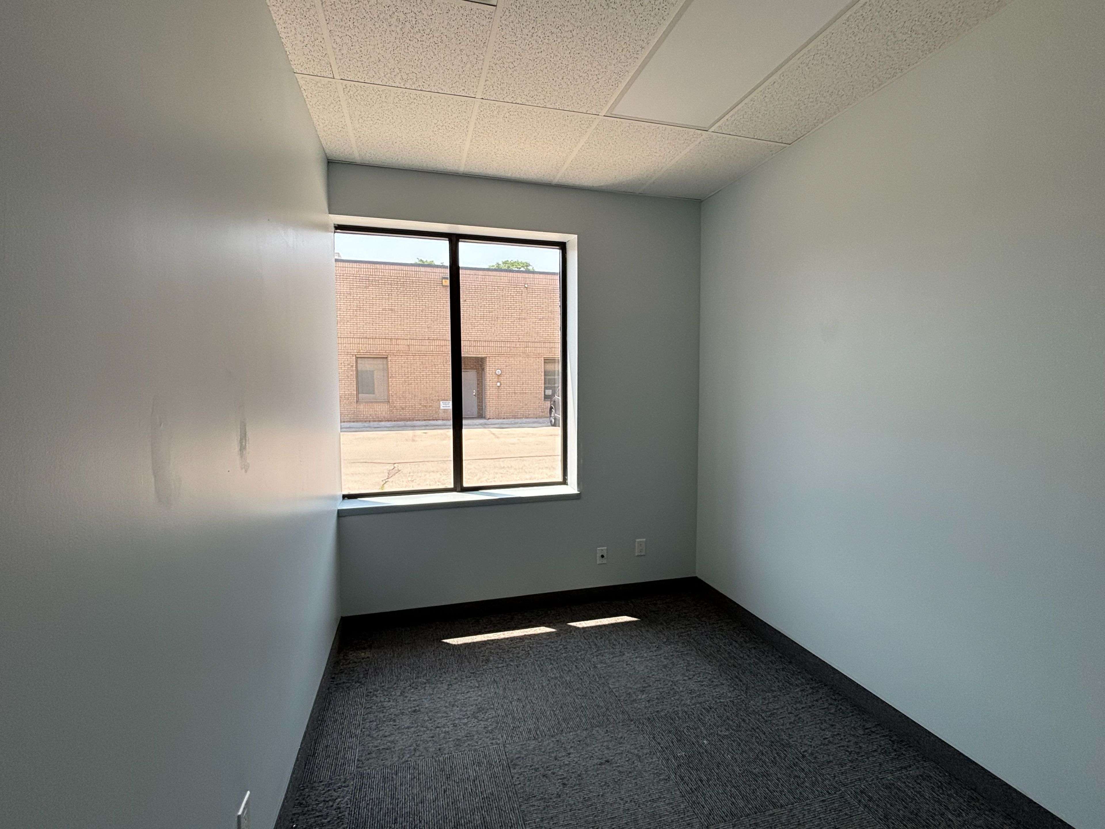 Mississauga, ON L4W 1A7,1115 Crestlawn DR ## C1