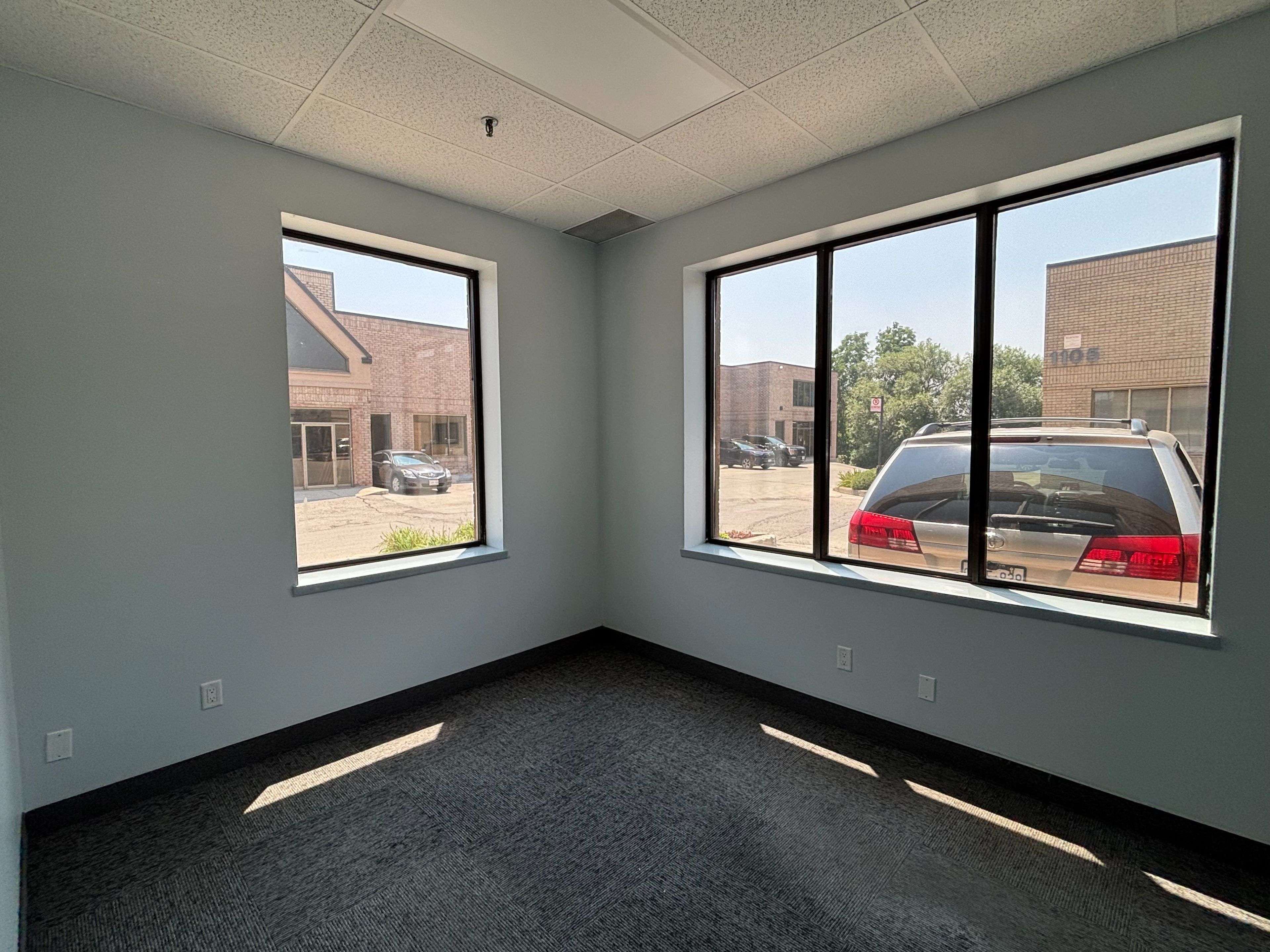 Mississauga, ON L4W 1A7,1115 Crestlawn DR ## C1