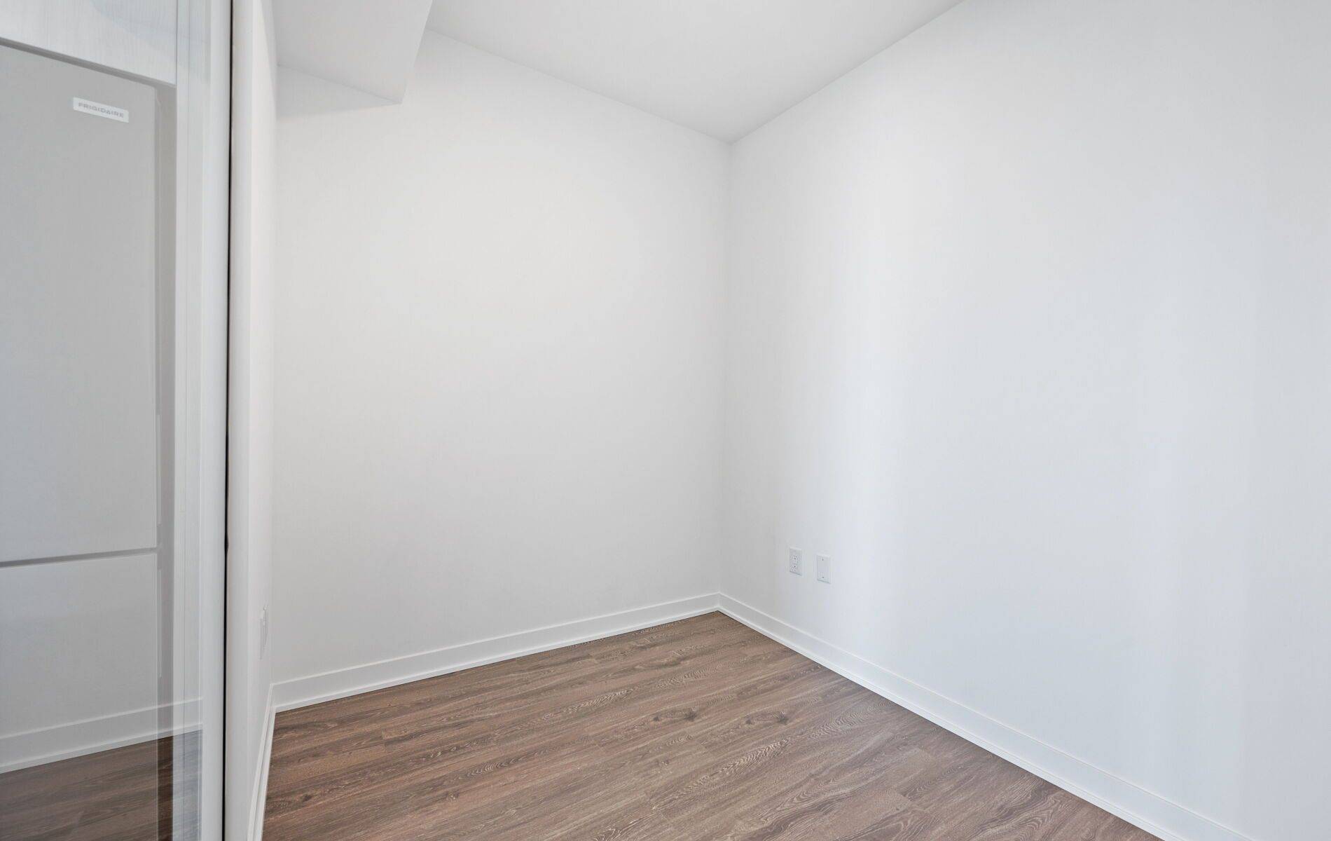 Mississauga, ON L5M 2V8,2495 Eglinton AVE W #1307