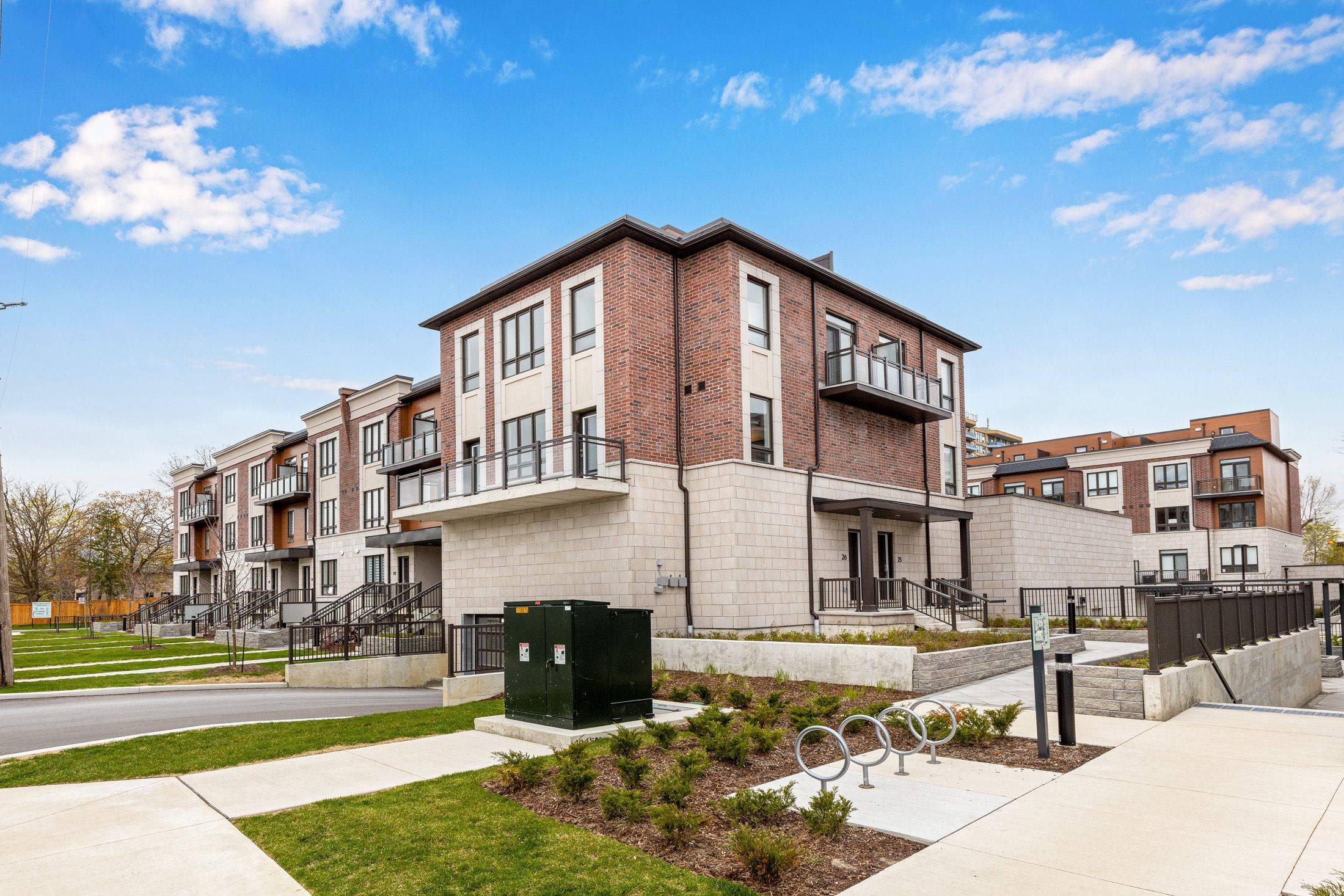 Mississauga, ON L4W 1L1,4035 Hickory DR #26
