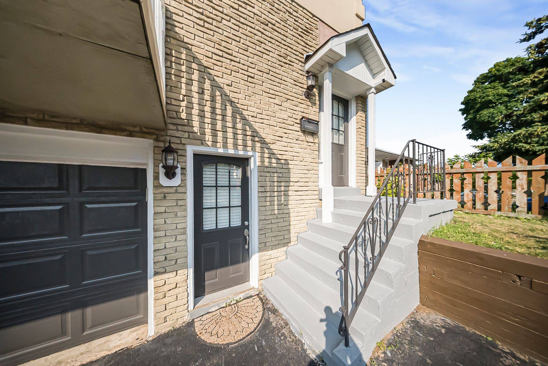 Mississauga, ON L5J 2Y1,849 Inverhouse DR