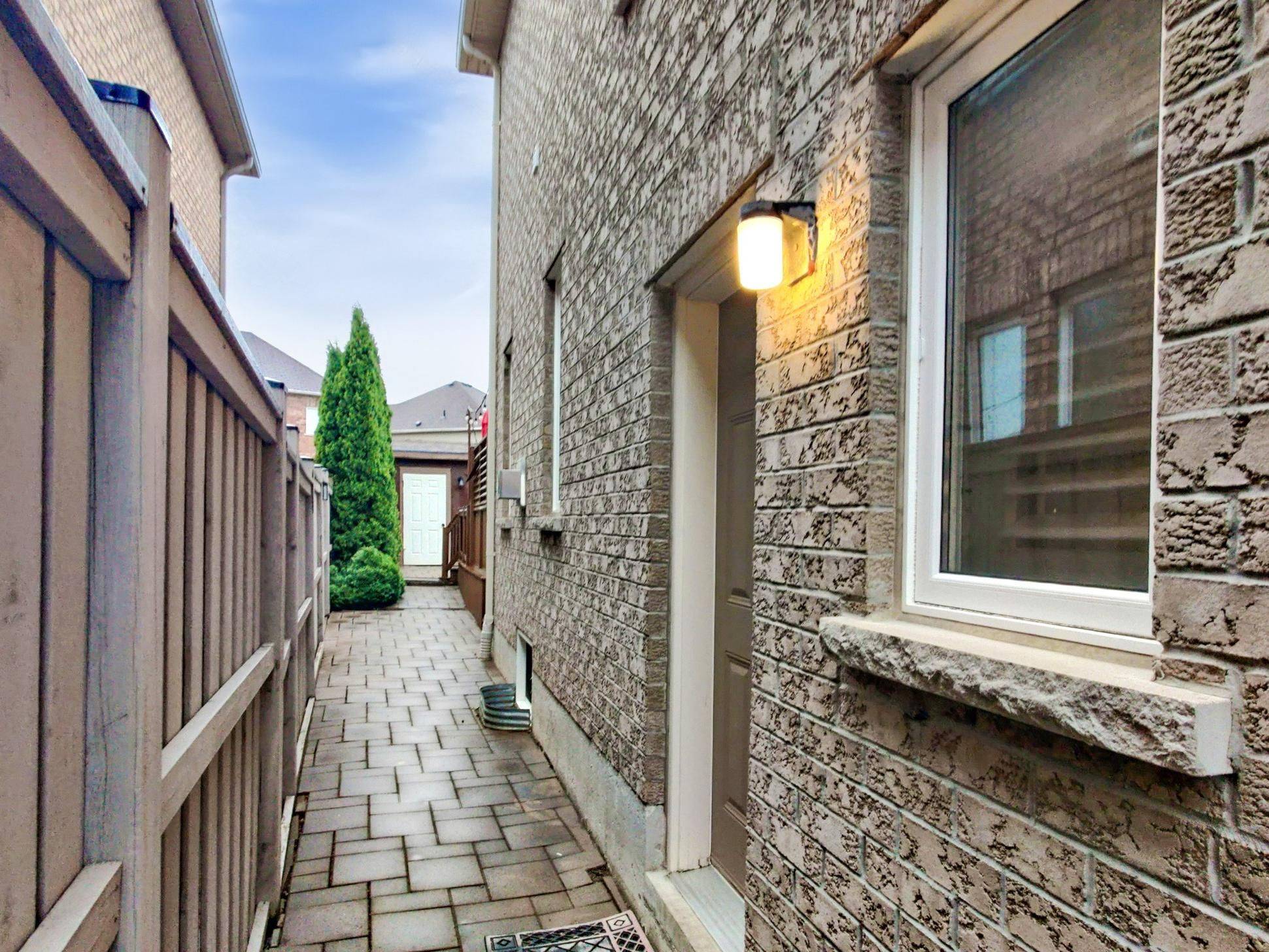 Brampton, ON L6P 3B3,94 Pannahill DR