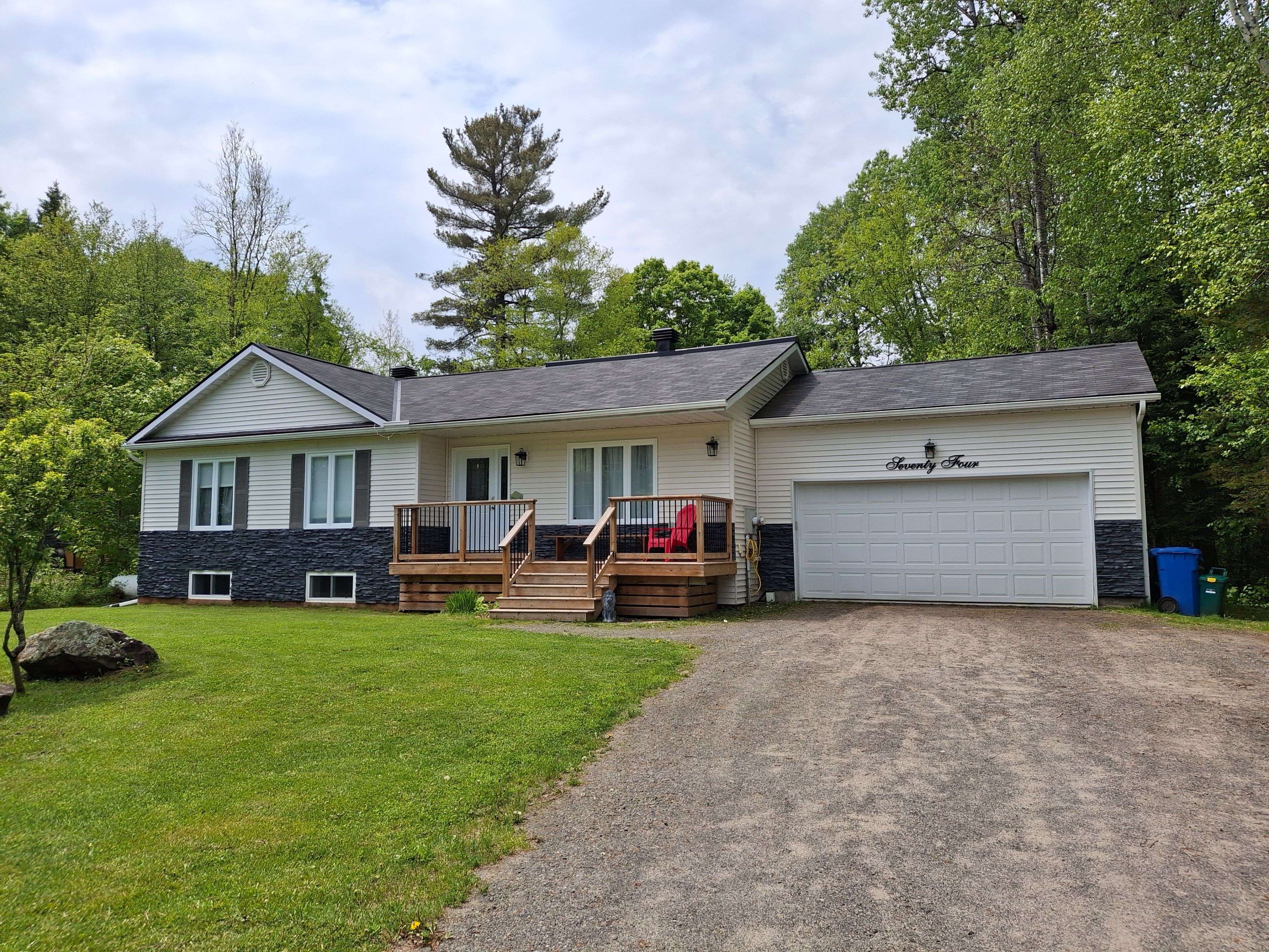 74 GLENCAIRN CRES, Huntsville, ON P1H 2J4