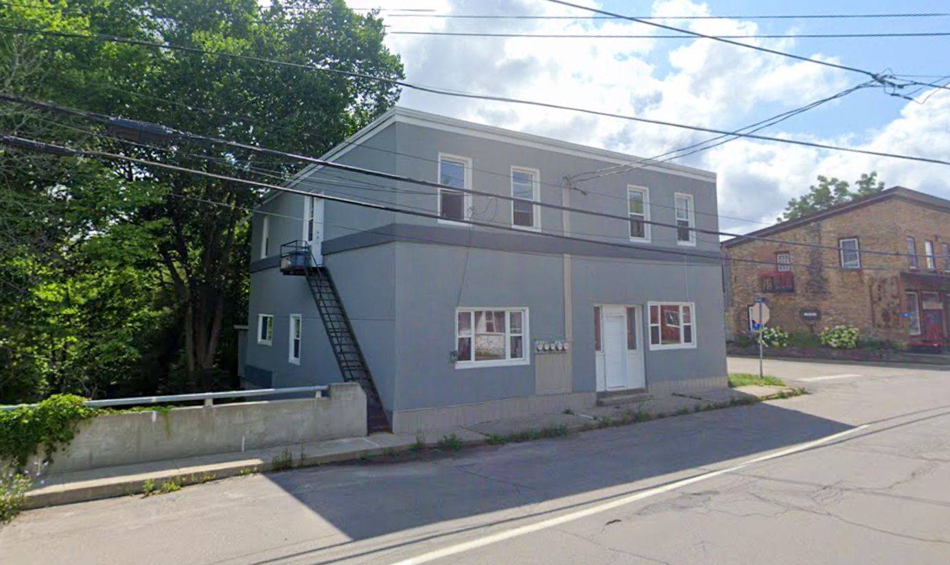 Elizabethtown-kitley, ON K0E 1M0,17 Main ST W