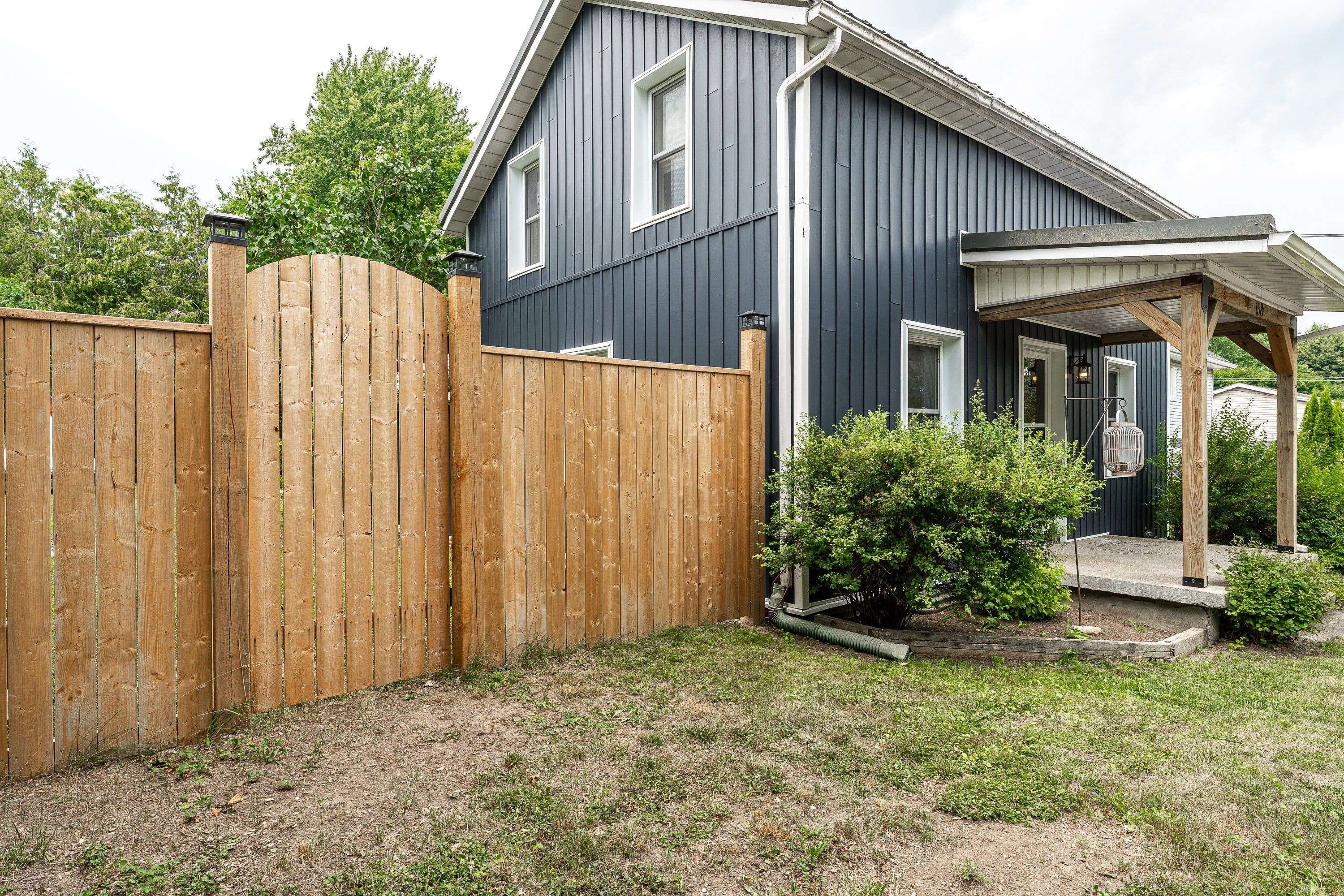 St. Marys, ON N4X 1B3,158 JAMES ST N