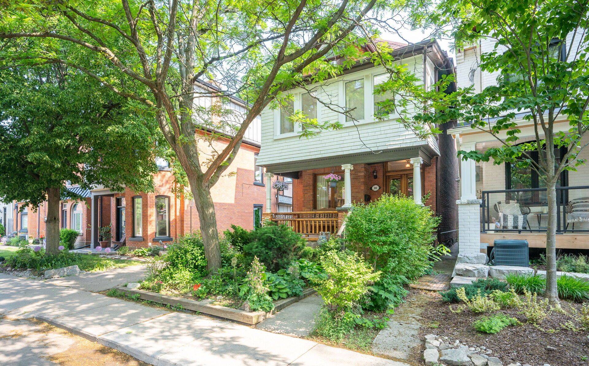 Hamilton, ON L8P 2E5,300 Charlton AVE W