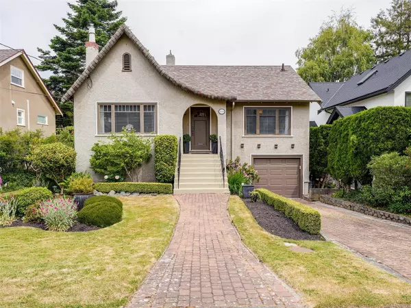 2488 Central Ave, Oak Bay, BC V8S 2S8