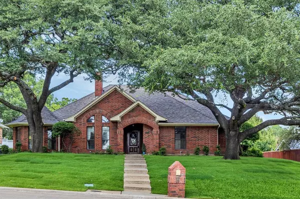 1675 SHORES Boulevard, Rockwall, TX 75087