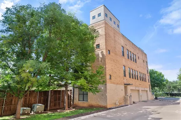 Fort Worth, TX 76102,612 Skyline Bluff Drive