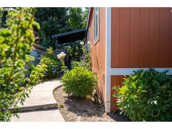 Newberg, OR 97132,300 S EVEREST ST