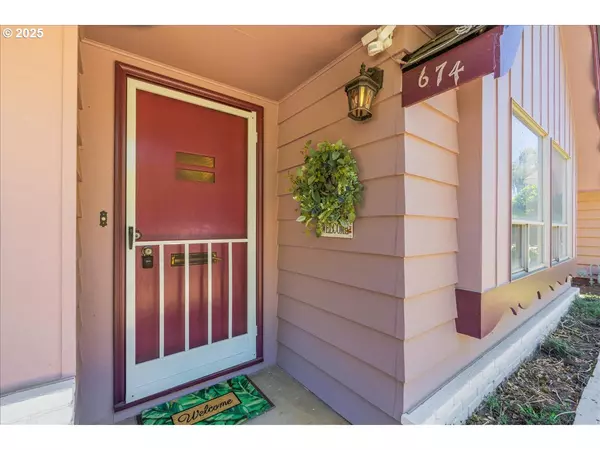 Keizer, OR 97303,674 DEARBORN AVE N