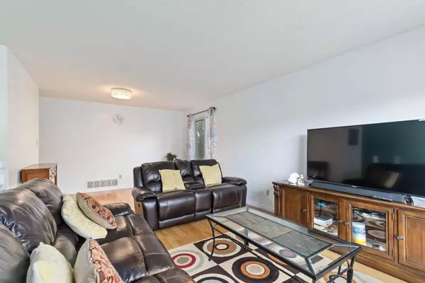 Fort Mcmurray, AB T9J1J9,131 Grayling CRES