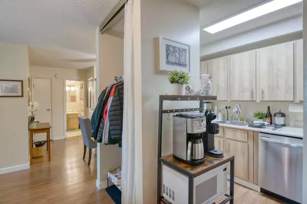 Calgary, AB T2W 2T6,315 Southampton DR SW #5107