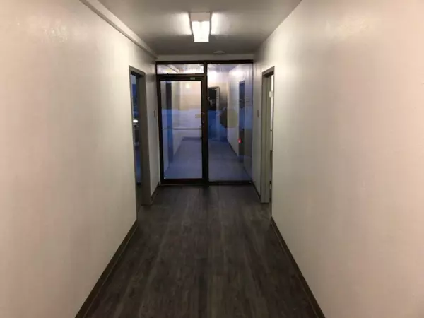 Grande Prairie, AB T8V 5X4,8618 112 ST #Bay 5