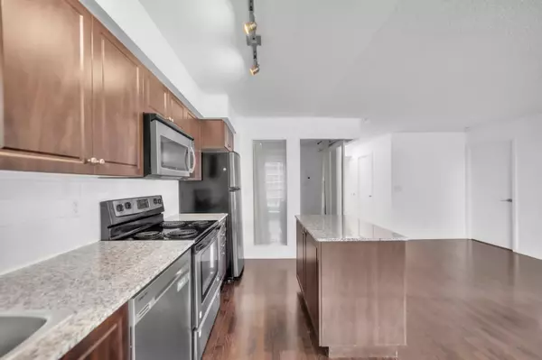 Toronto C01, ON M5V 1B1,209 Fort York BLVD #1068