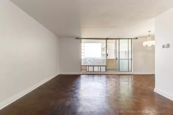Toronto E03, ON M4C 5L6,5 Massey SQ #1819