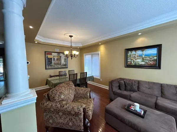 Brampton, ON L6P 1W4,128 Mount Royal CIR