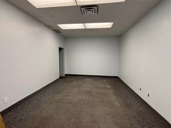 Mississauga, ON L4W 1A7,1115 Crestlawn DR ## C1