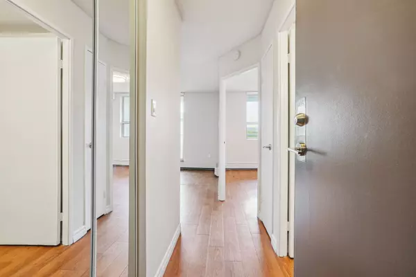 Hamilton, ON L8R 3K2,111 Market ST #405