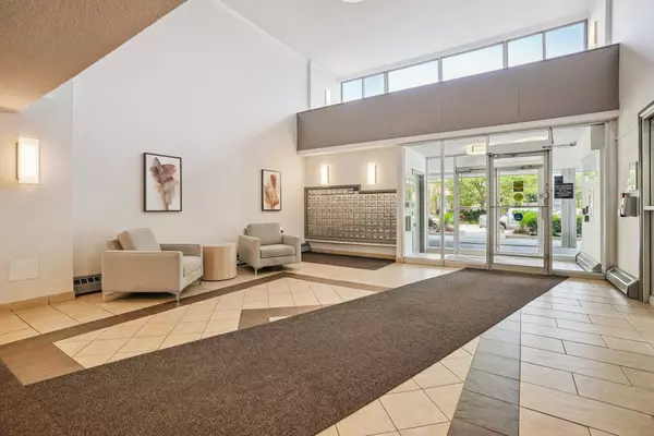 Hamilton, ON L8R 3K2,111 Market ST #405