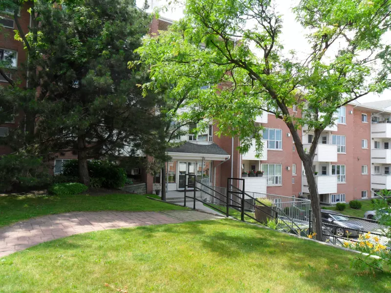 120 Bell Farm RD #B-08, Barrie, ON L4M 6J2