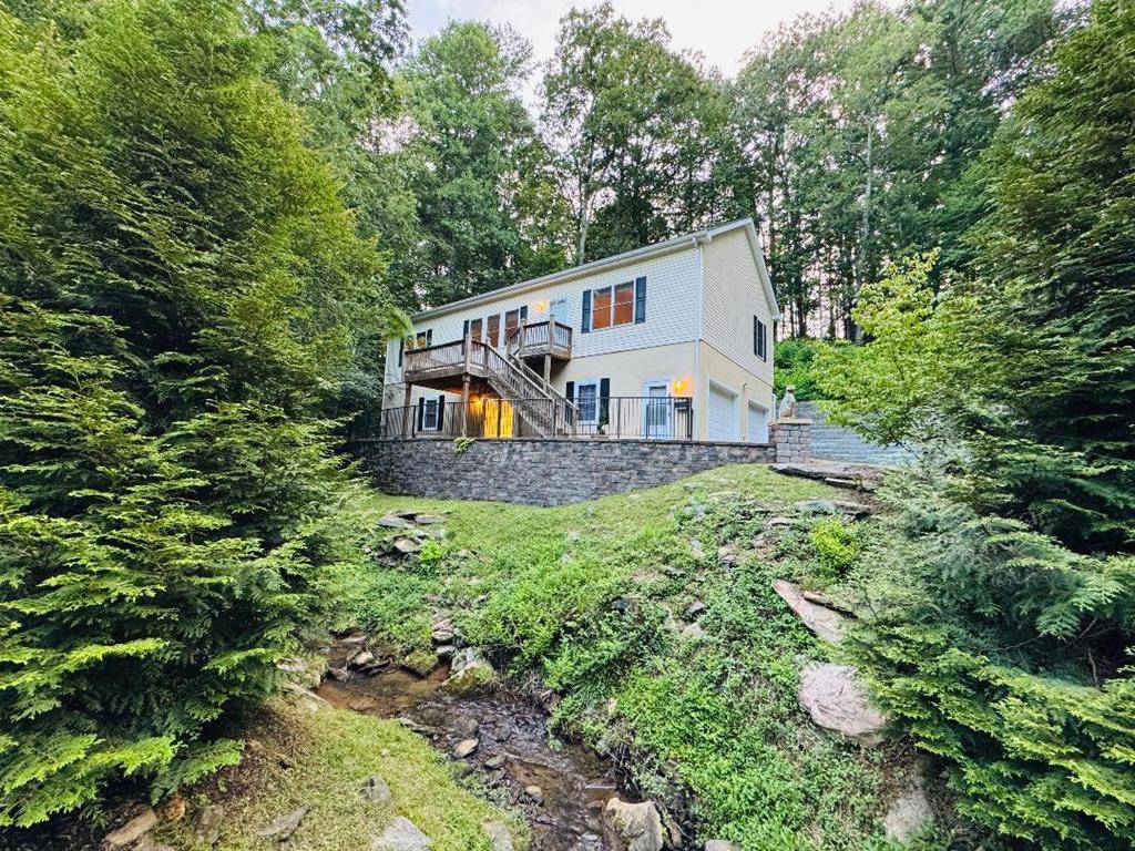 512 Dogwood Dr., Hillsville, VA 24343