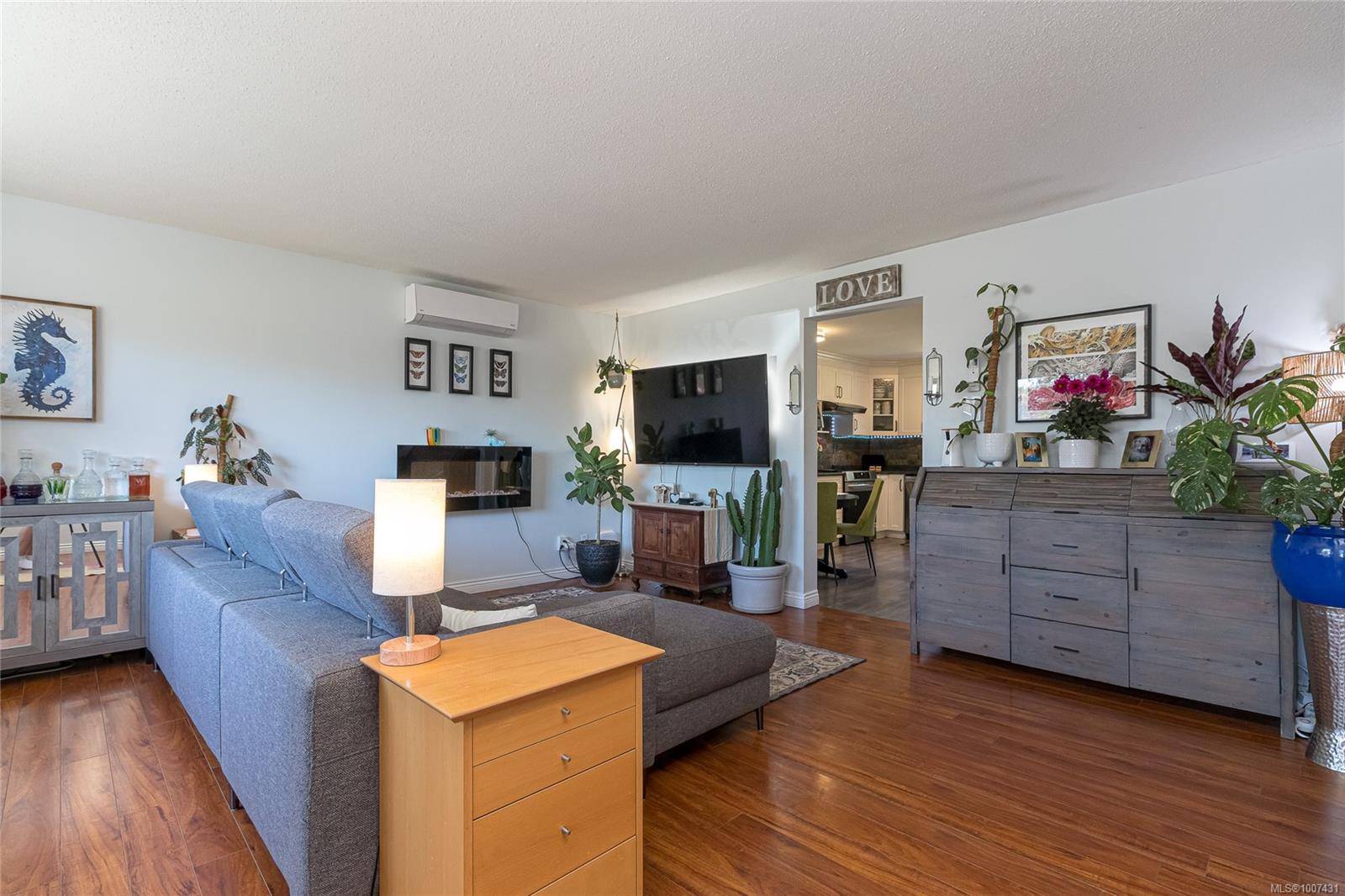 Saanich, BC V8Z 2G4,620 Broadway St