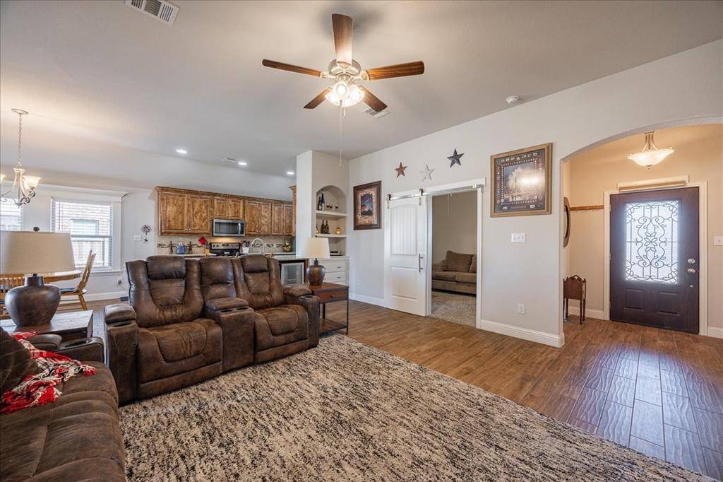 4711 Bering Drive, Sanger, TX 76266