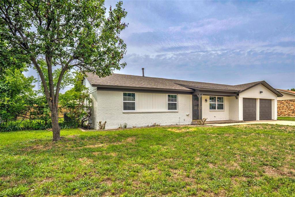 809 Michelle Drive, Everman, TX 76140