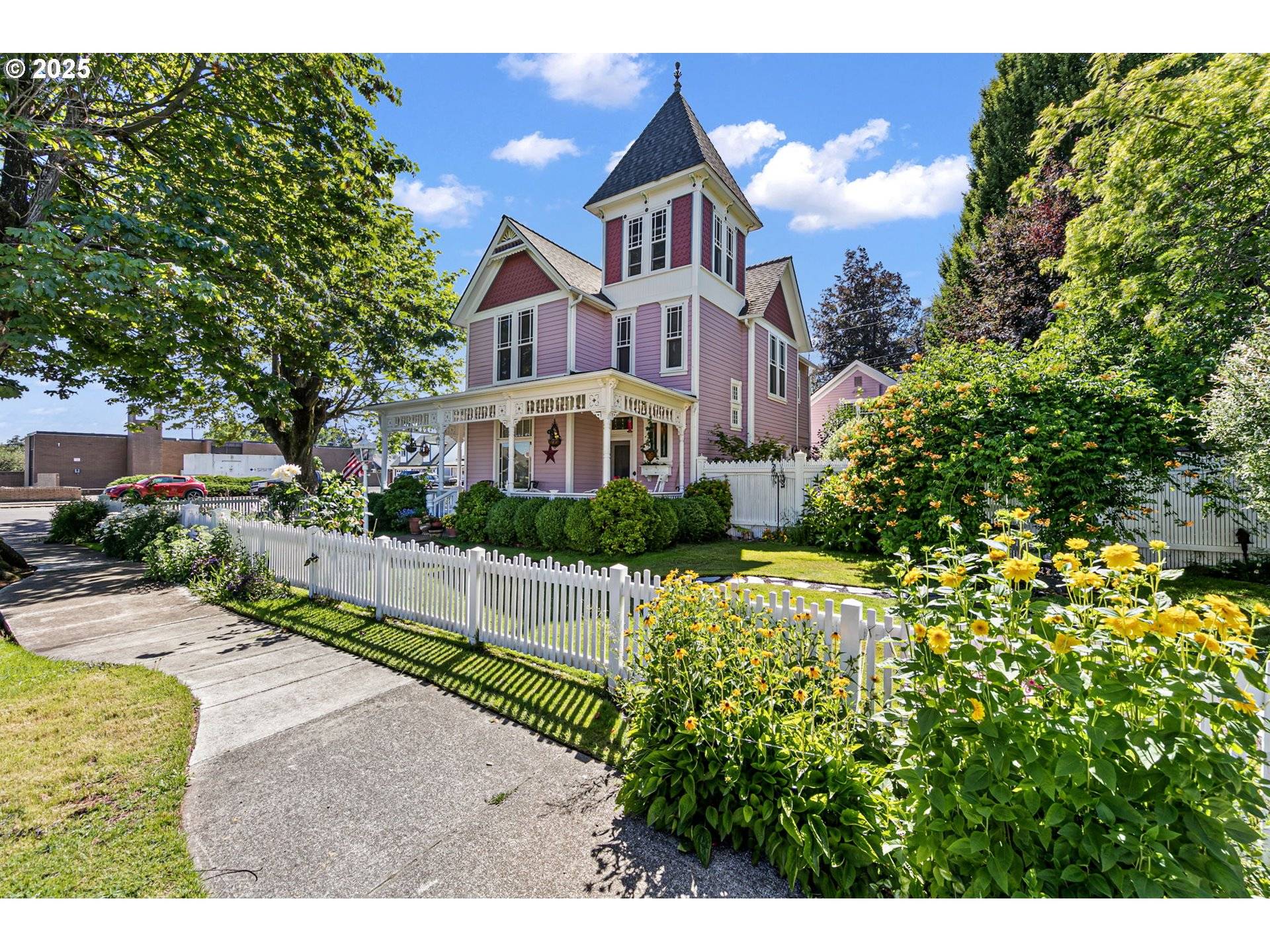 Junction City, OR 97448,617 JUNIPER ST