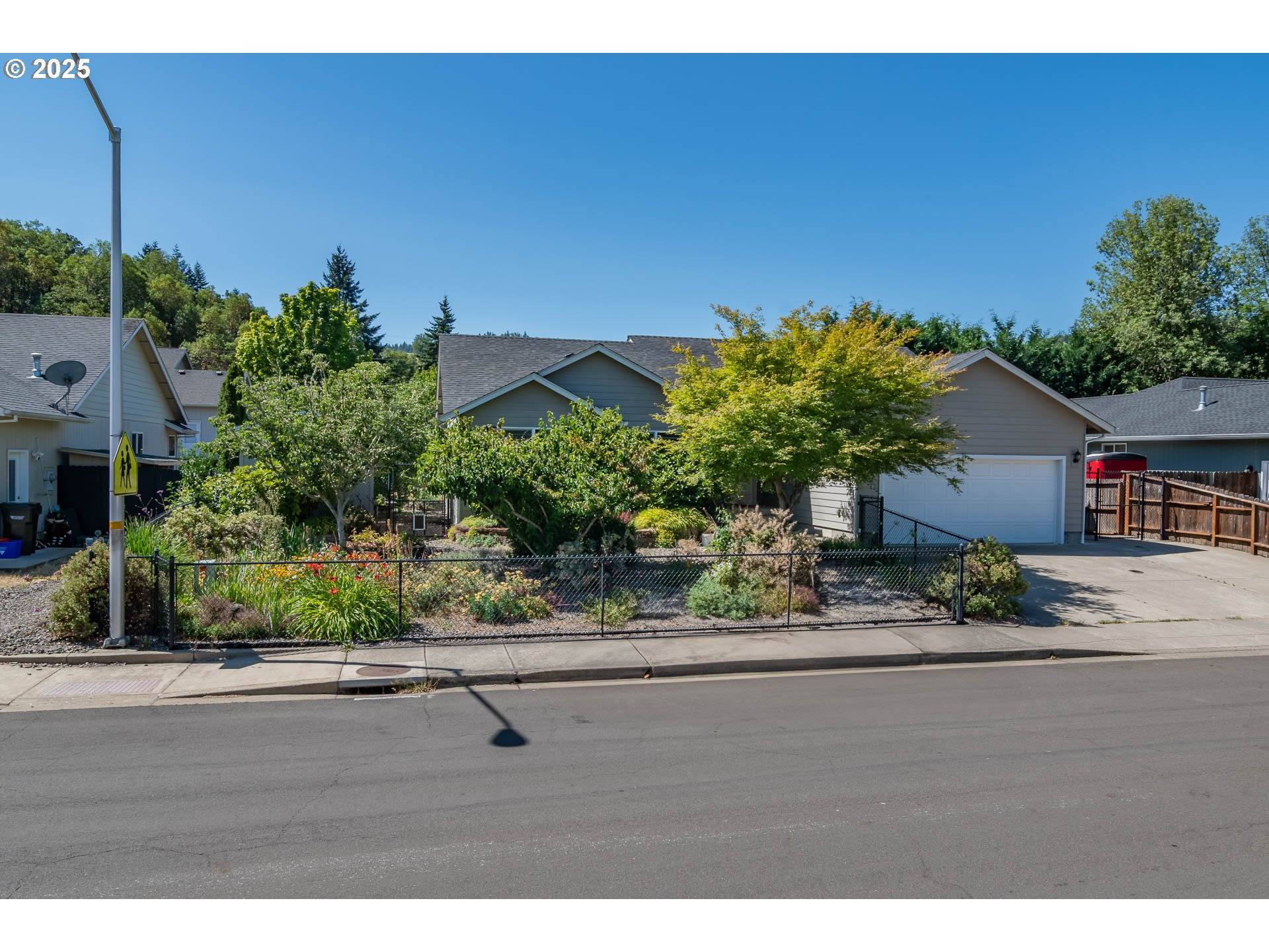 2409 SE CHINABERRY AVE, Roseburg, OR 97470