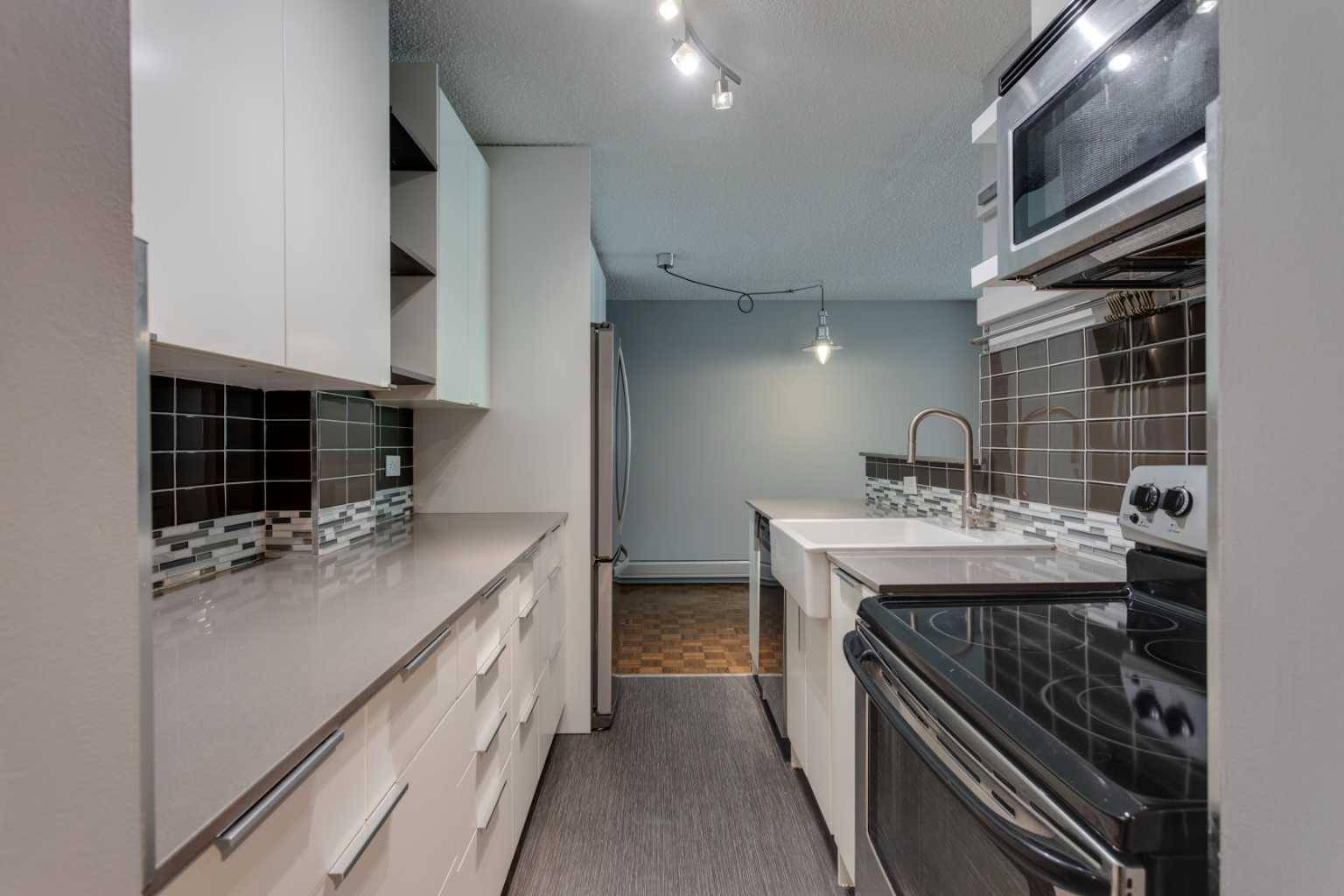 Calgary, AB T2V 1C4,1620 8 AVE NW #471