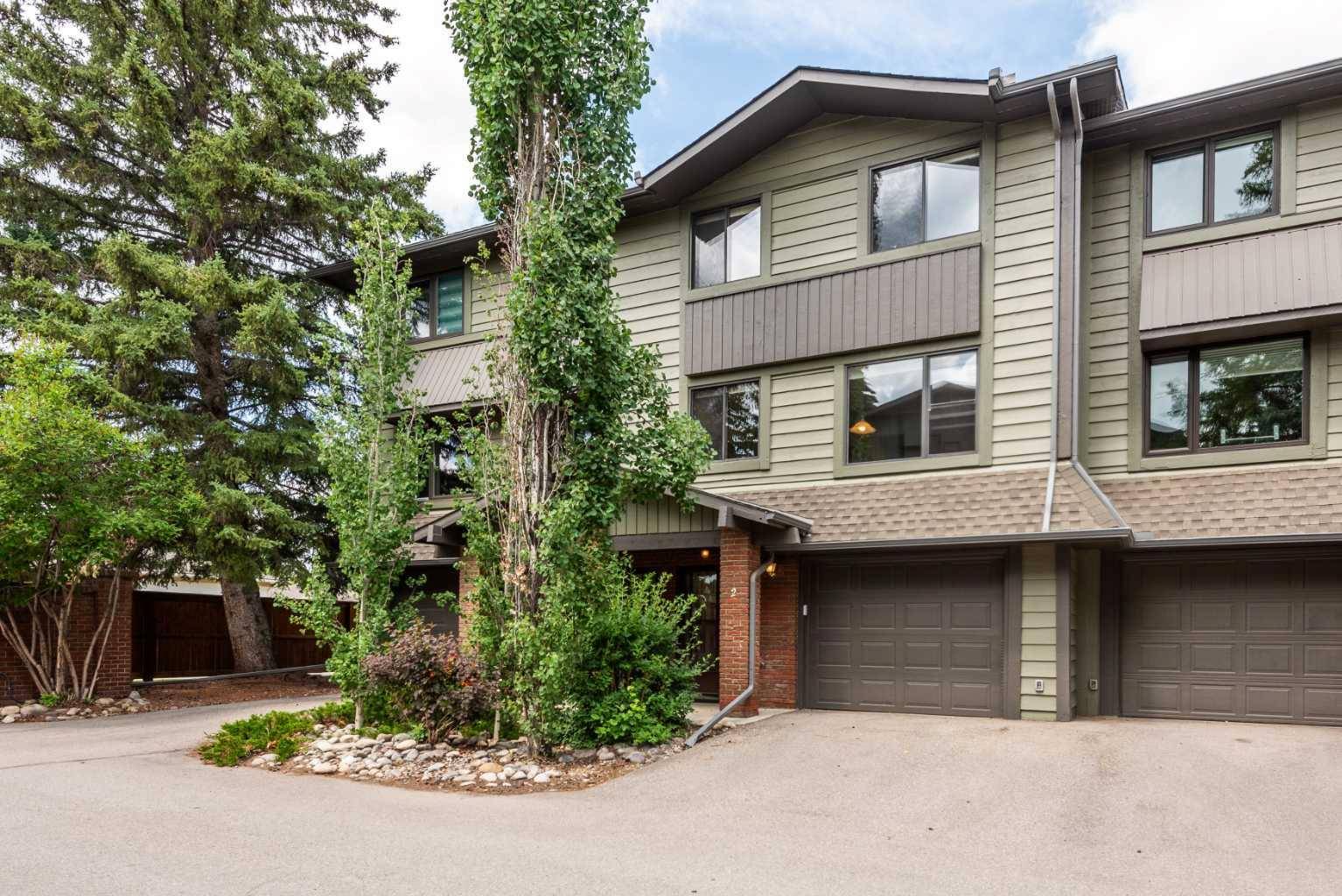 10030 Oakmoor WAY SW #2, Calgary, AB T2V4S8