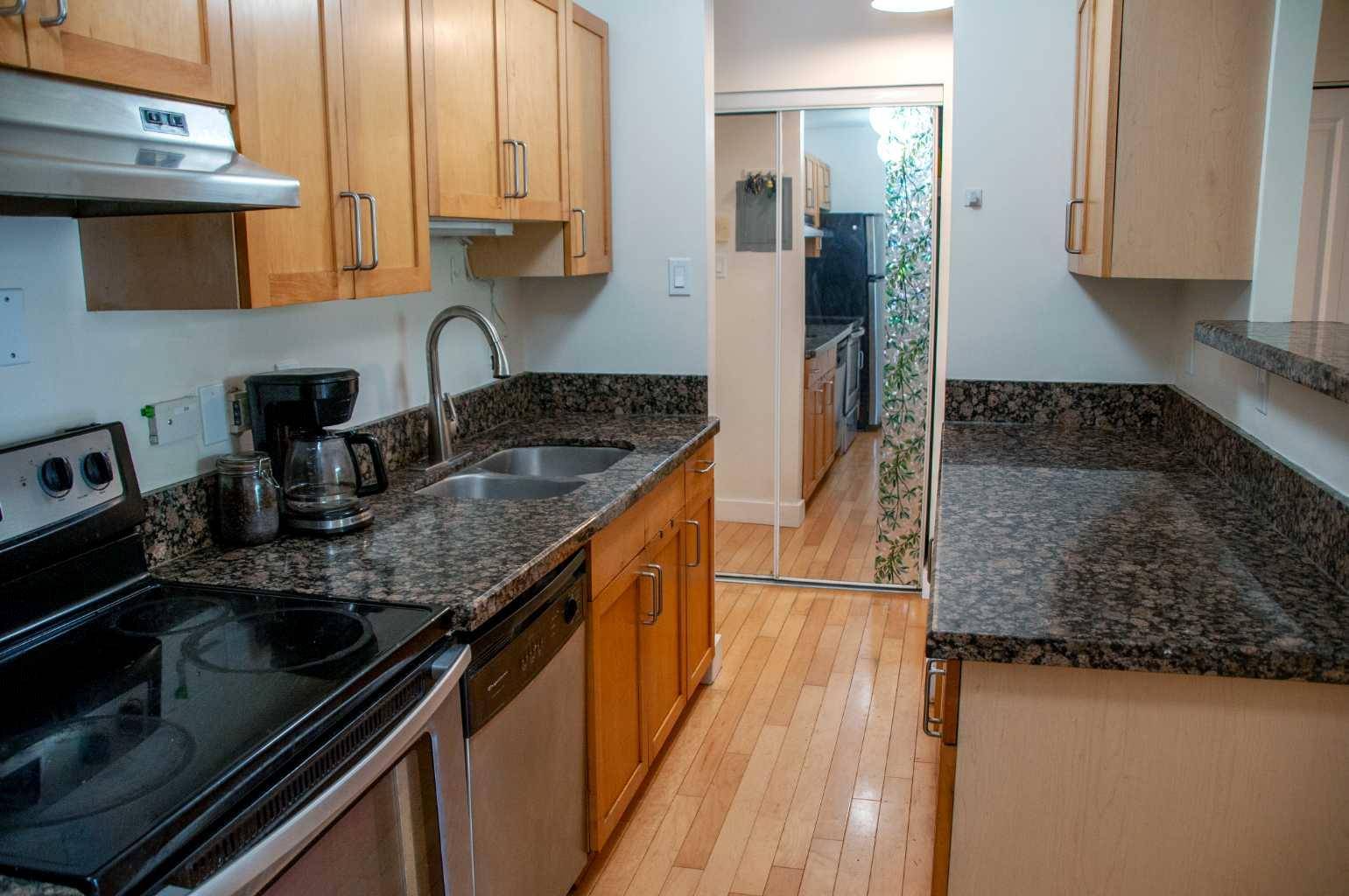 Calgary, AB T2N 0E6,934 2 AVE NW #205