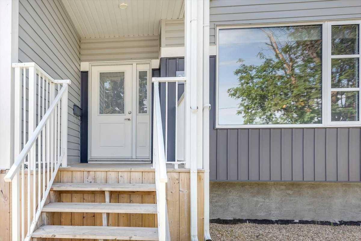 Red Deer, AB T4N 1N4,3729 47 ST #B