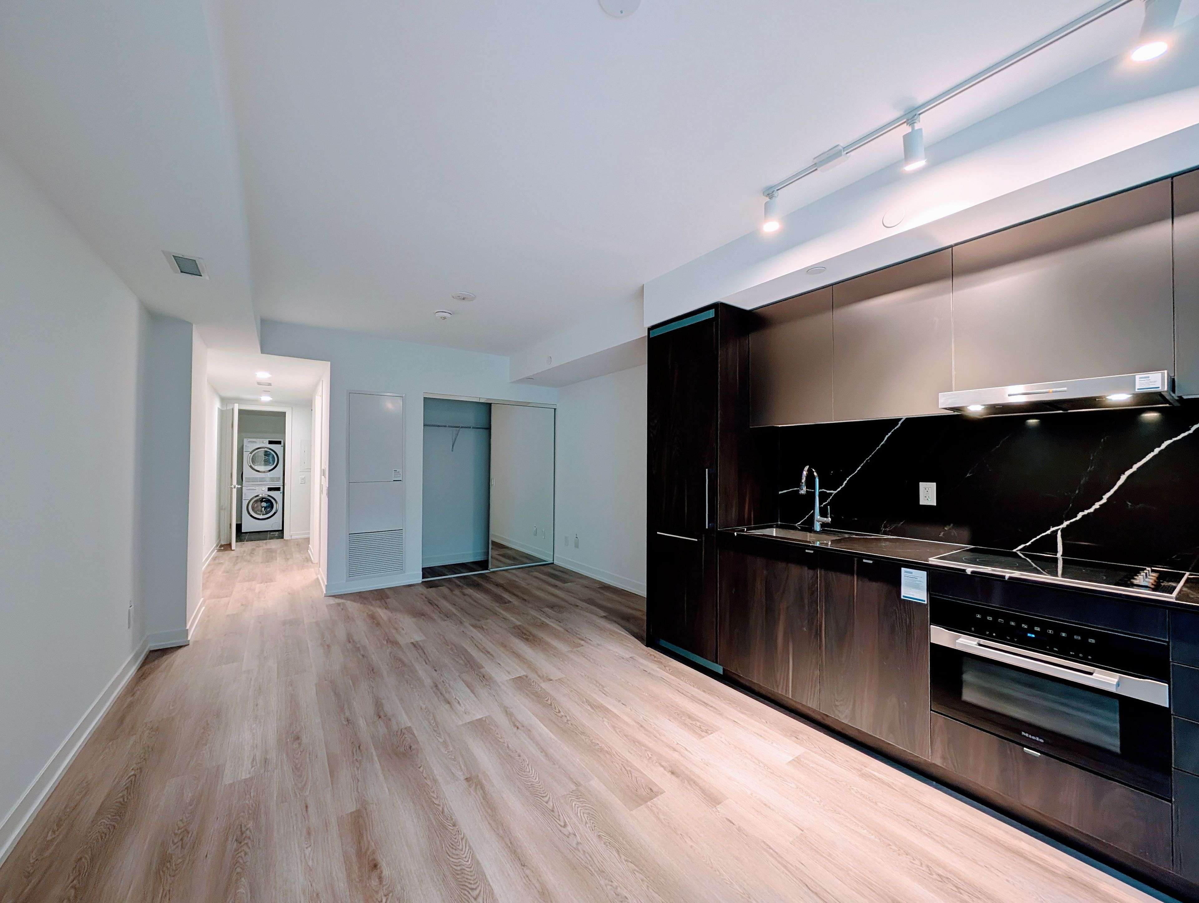 Toronto C09, ON M4W 2G4,771 Yonge ST #811