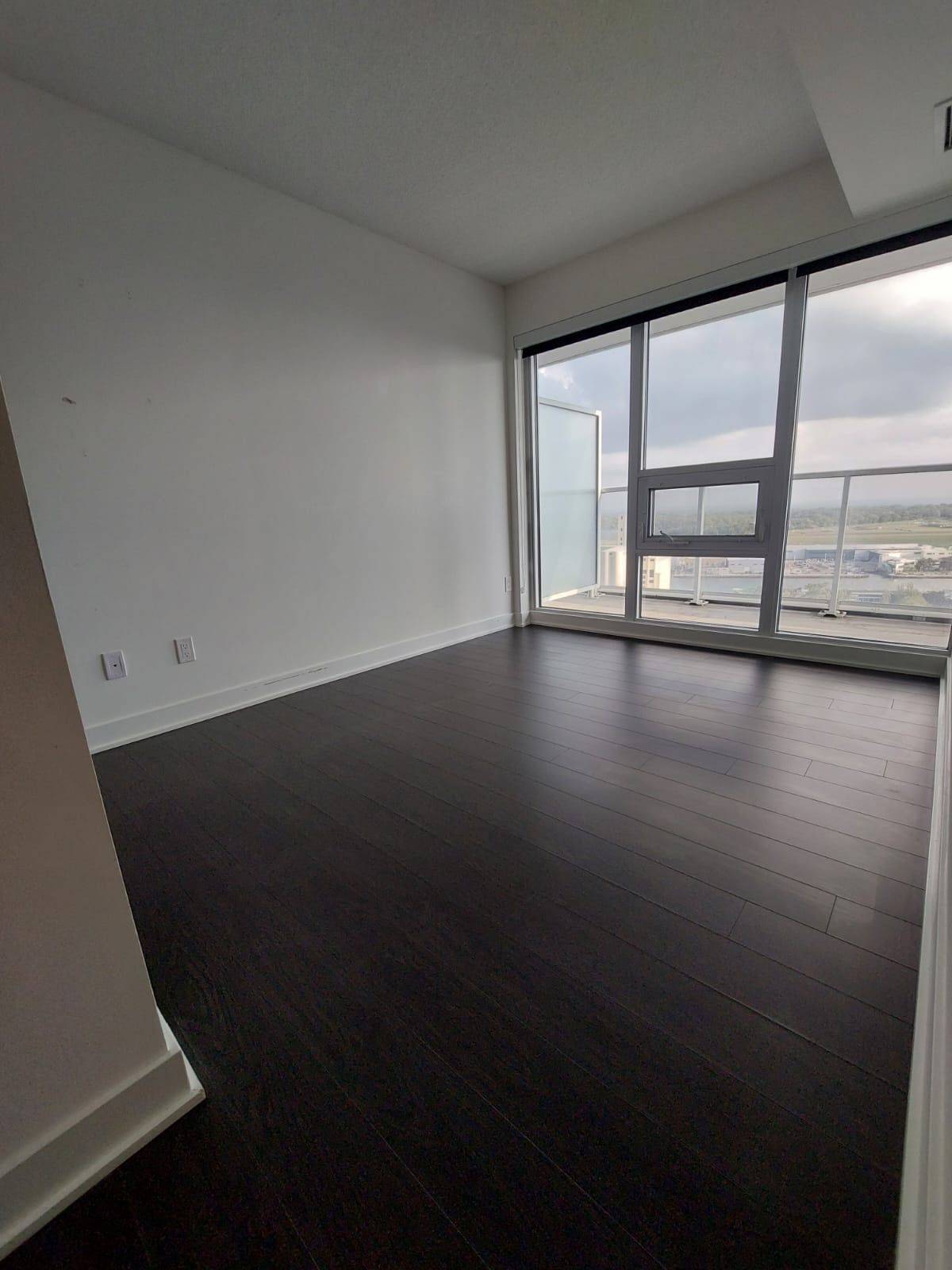 Toronto C01, ON M5V 0N1,17 Bathurst ST #2701