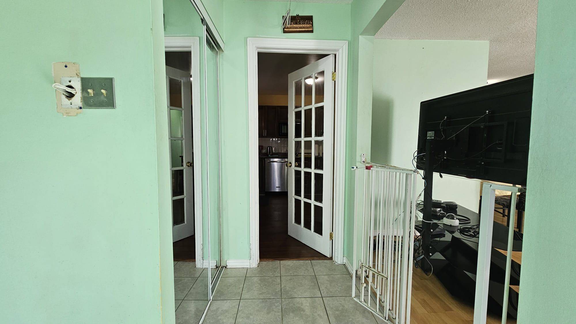 Toronto E11, ON M1B 1T8,44 Loradeen CRES #Main