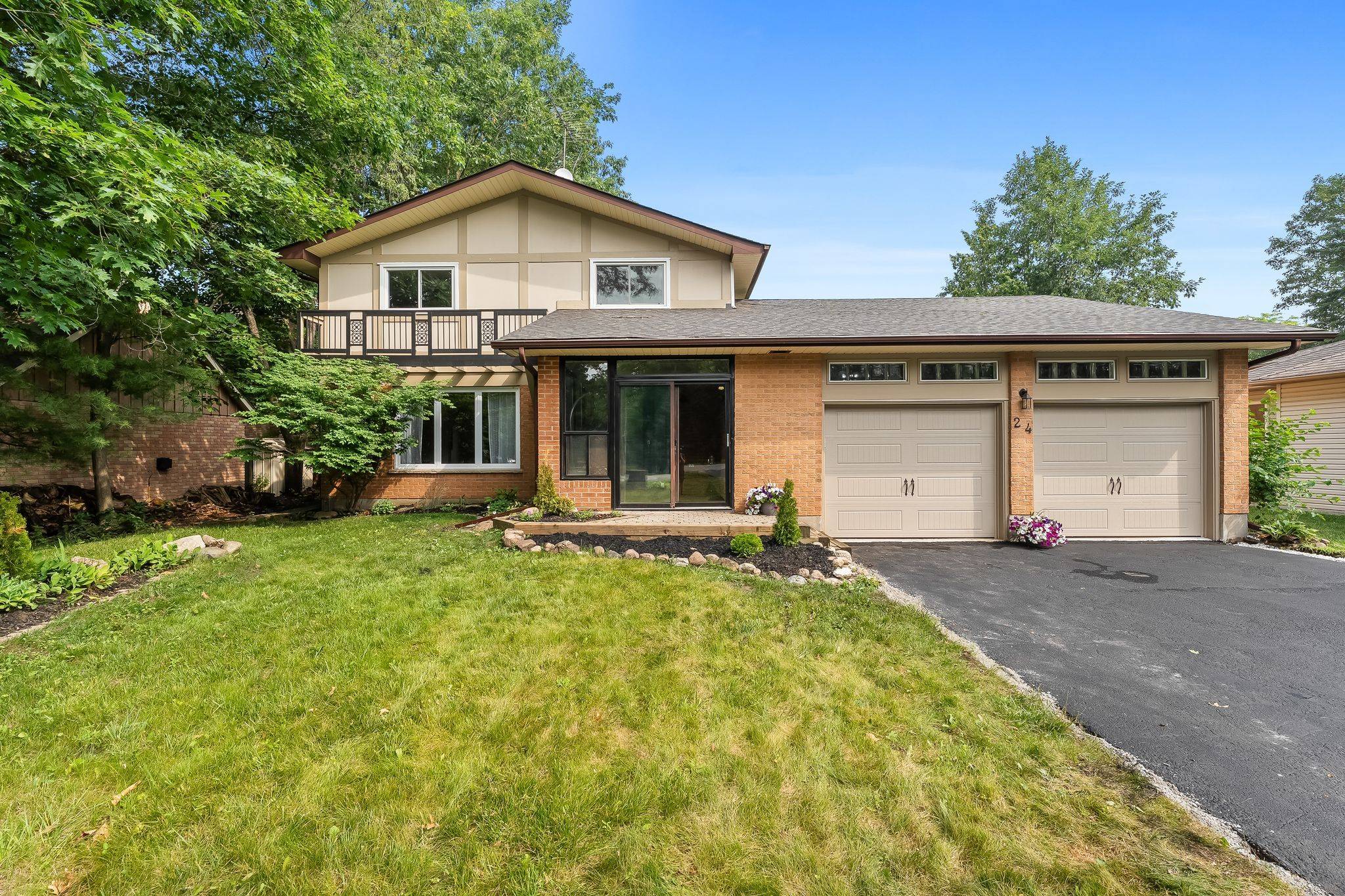 24 Philips RD, Whitby, ON L1M 1G7