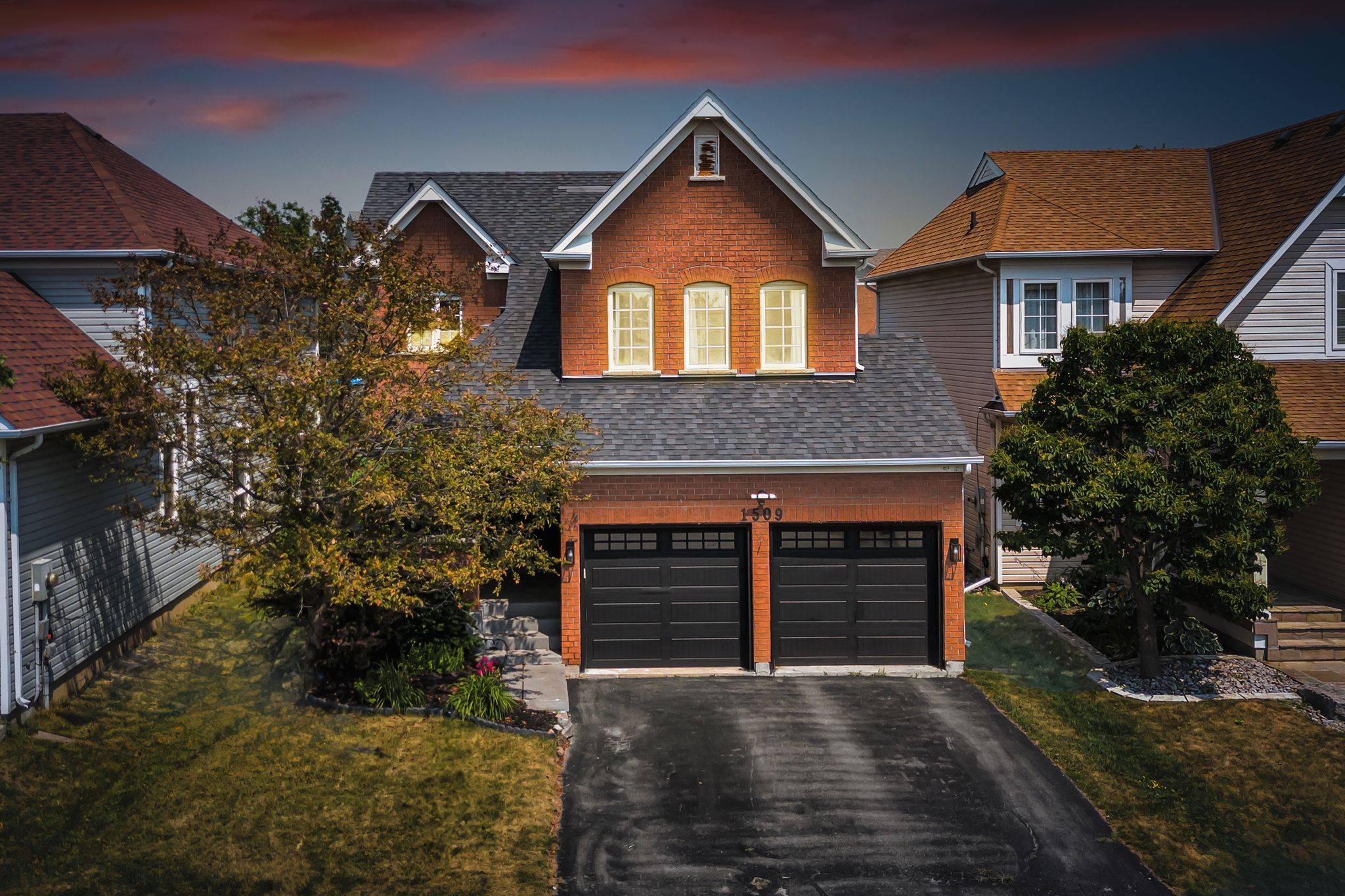 1509 Grandview ST N, Oshawa, ON L1K 2N8