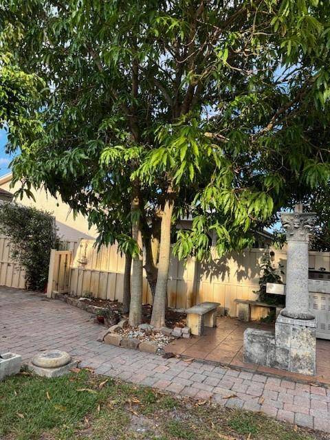 Lake Worth, FL 33463,5732 Mels Way