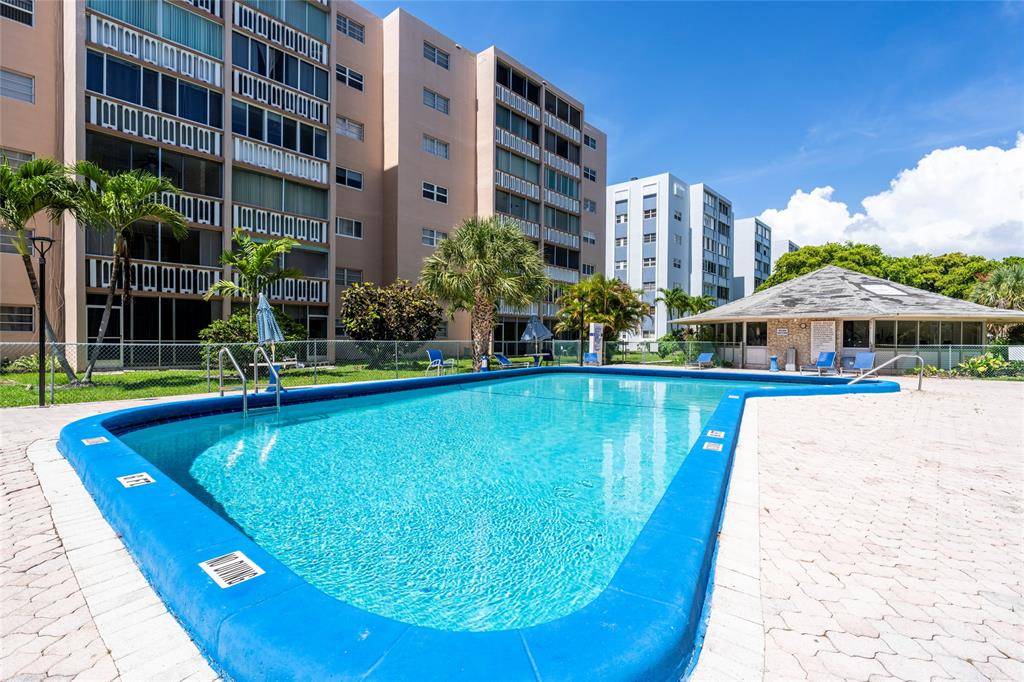 Hallandale Beach, FL 33009,319 NE 14th Ave #705