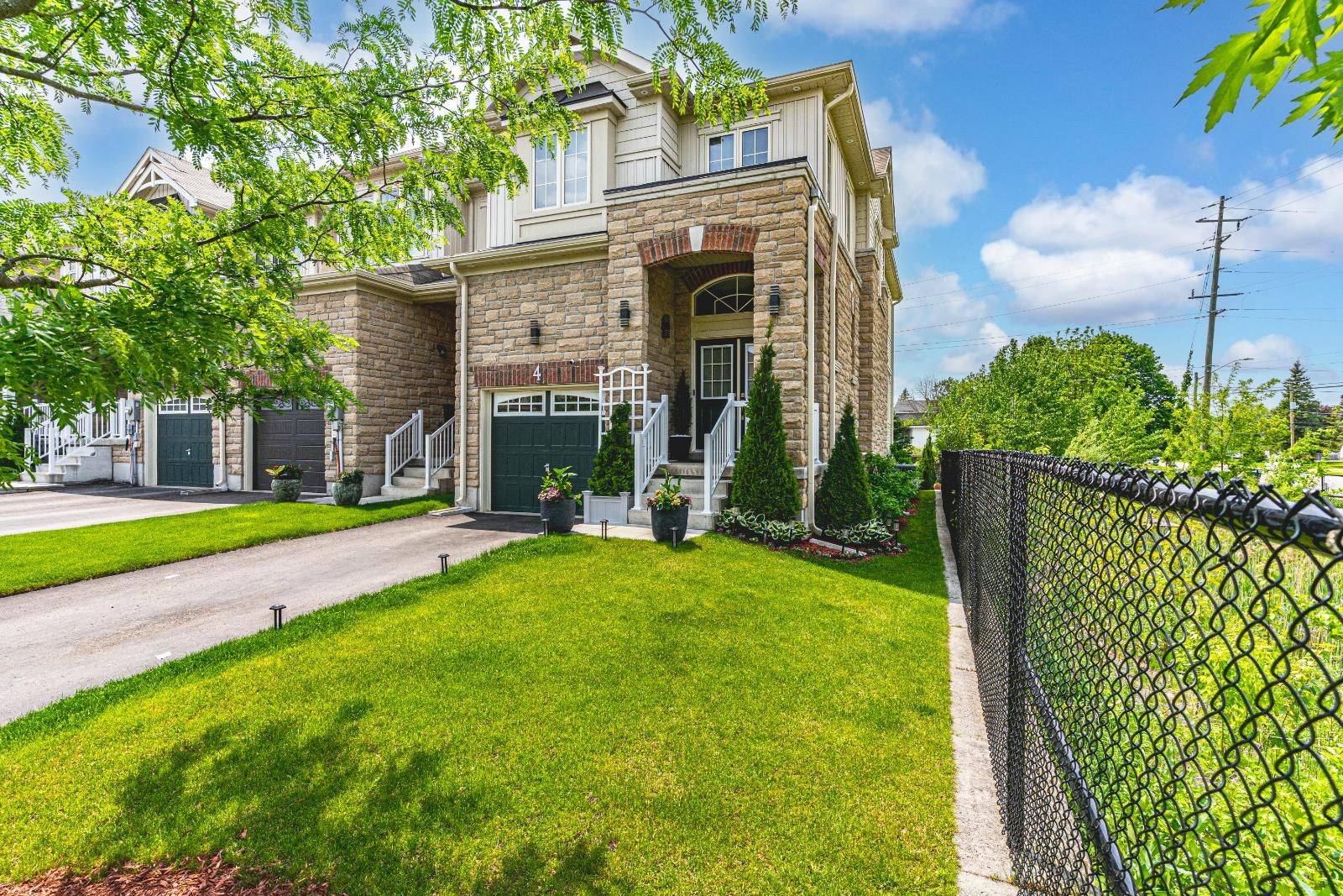 4 Greenwood DR, Essa, ON L3W 0N5