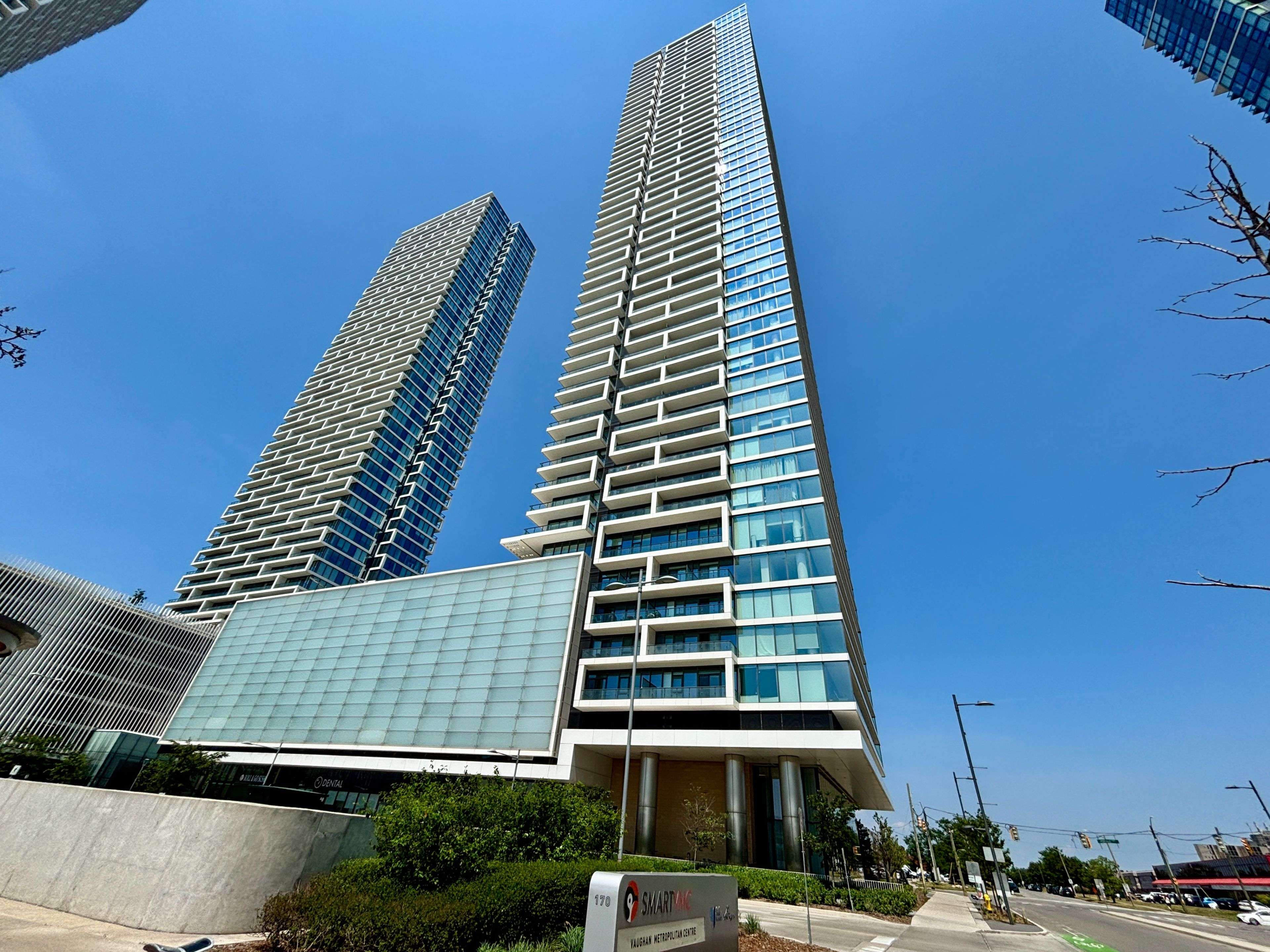 950 Portage Pkwy #2911, Vaughan, ON L4K 0J7